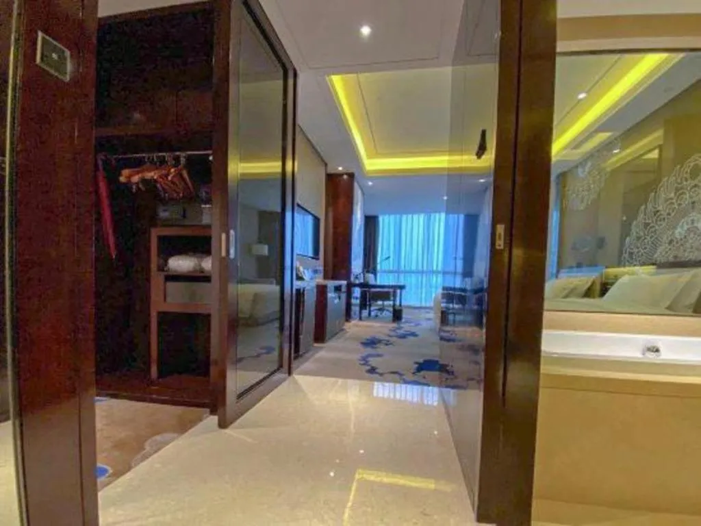 Bed in Beijing Grand Skylight International Hotel