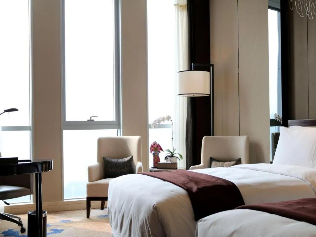 Bed in Beijing Grand Skylight International Hotel