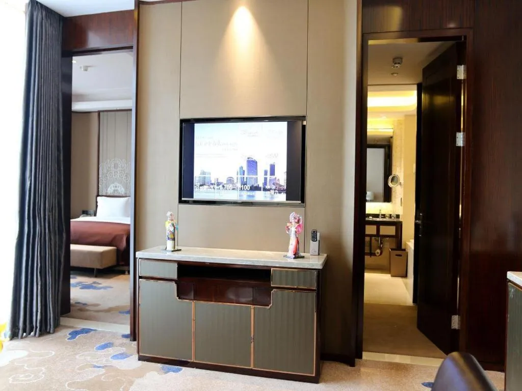 Bed in Beijing Grand Skylight International Hotel