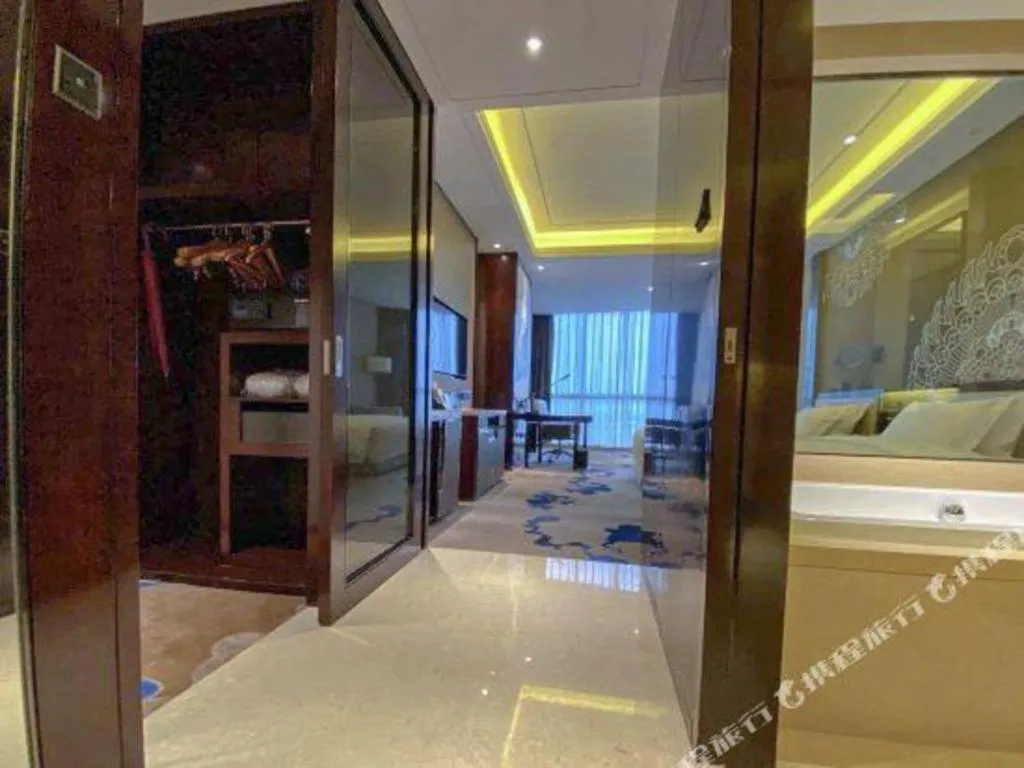 Bed in Beijing Grand Skylight International Hotel