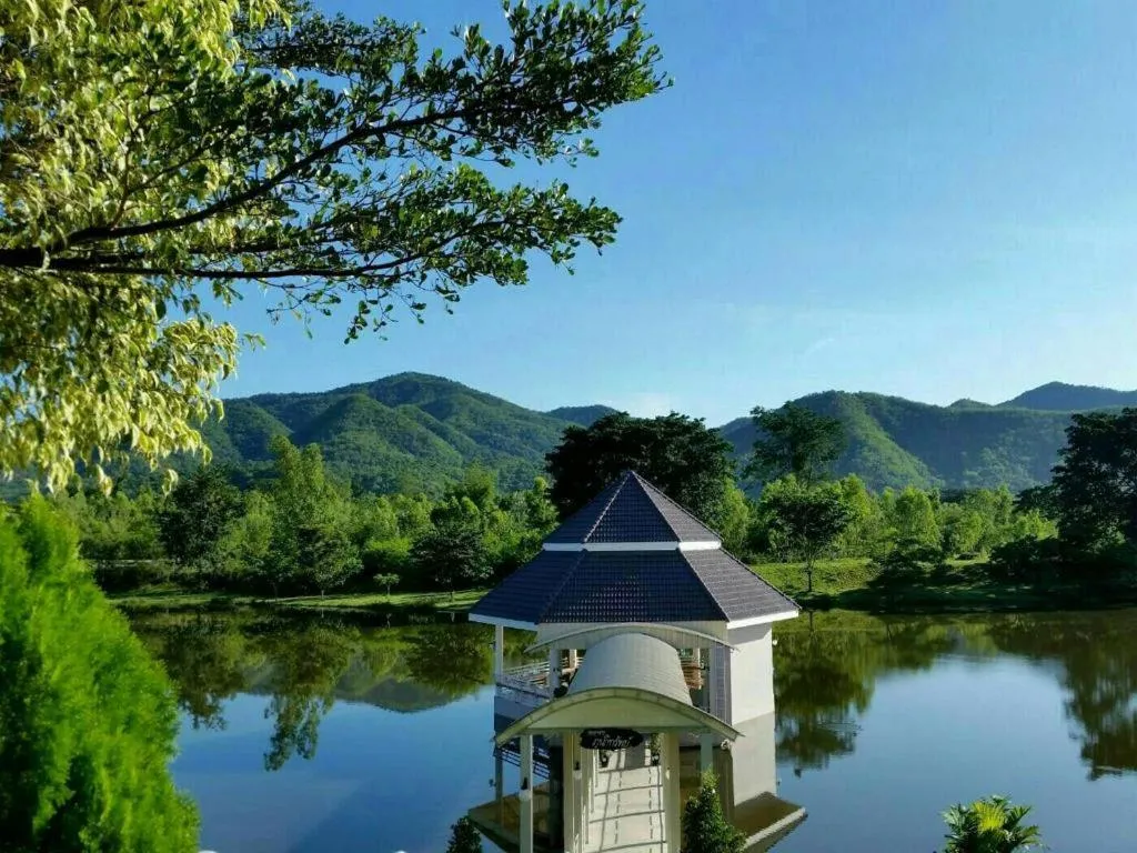 Tanaosri & Creekside Resort