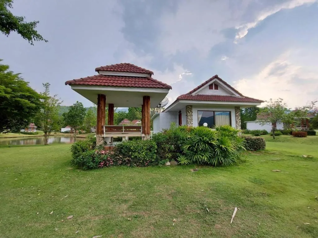 Tanaosri & Creekside Resort