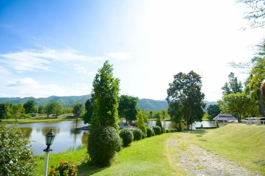 Tanaosri & Creekside Resort