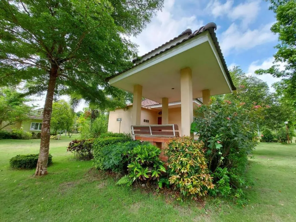 Tanaosri & Creekside Resort