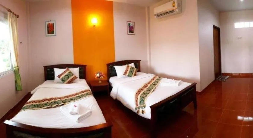 Bed in Tanaosri & Creekside Resort