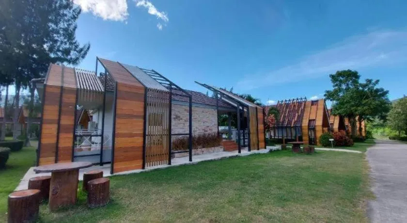 Tanaosri & Creekside Resort