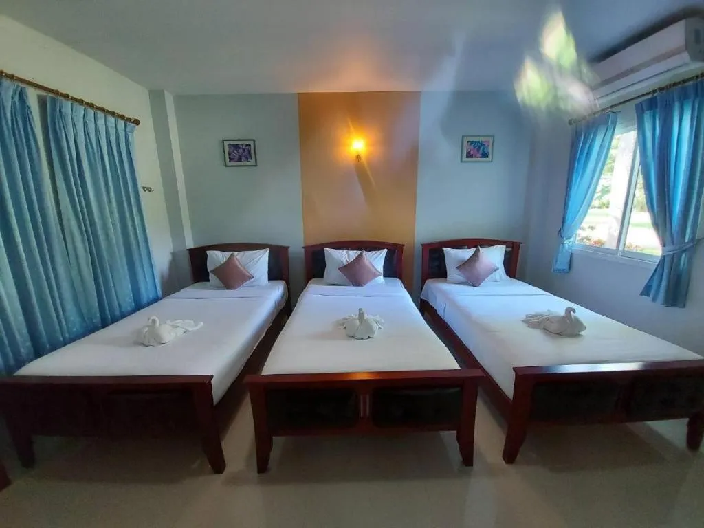 Bed in Tanaosri & Creekside Resort