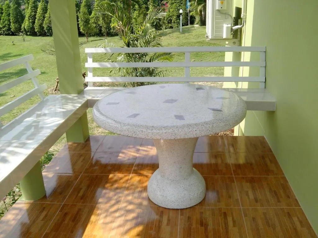 Tanaosri & Creekside Resort