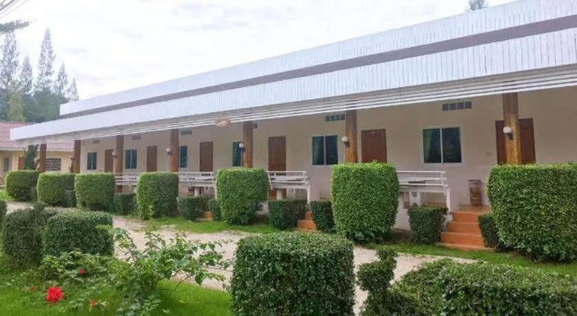 Tanaosri & Creekside Resort