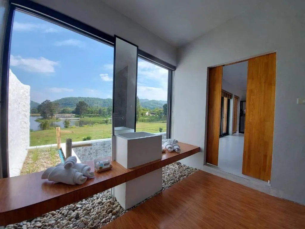 Tanaosri & Creekside Resort