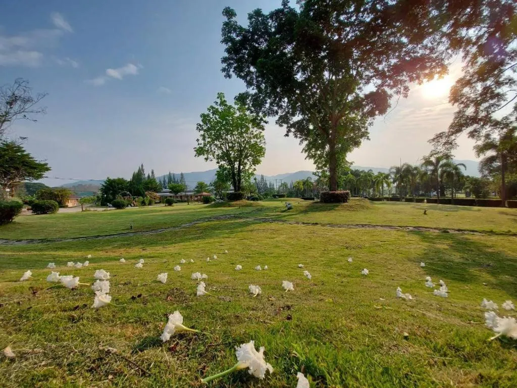 Tanaosri & Creekside Resort