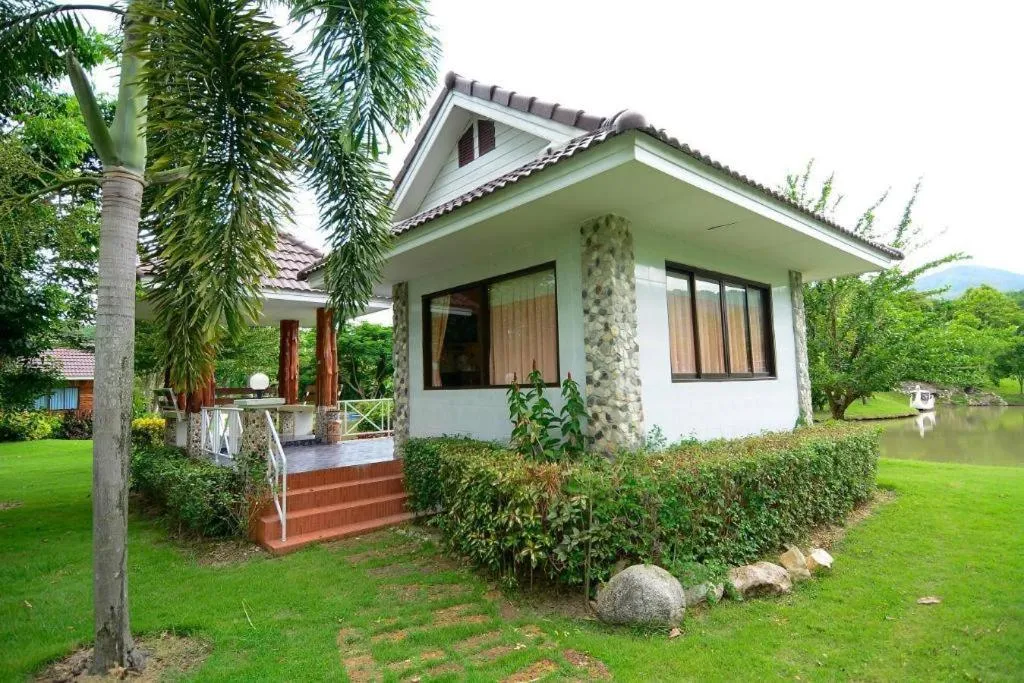 Tanaosri & Creekside Resort