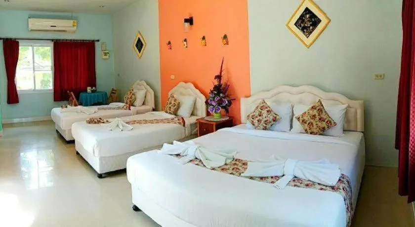 Bed in Tanaosri & Creekside Resort