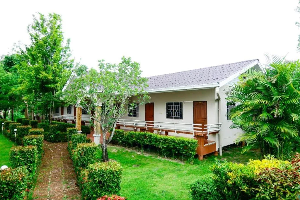 Tanaosri & Creekside Resort