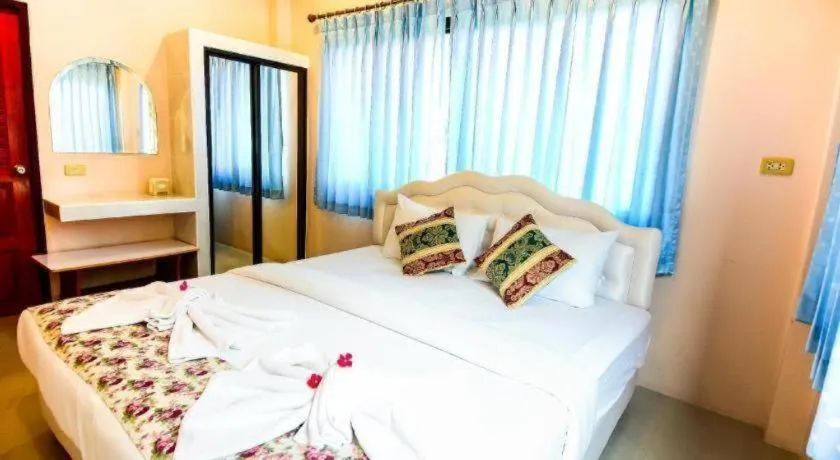 Bed in Tanaosri & Creekside Resort