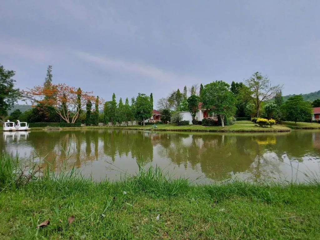 Tanaosri & Creekside Resort