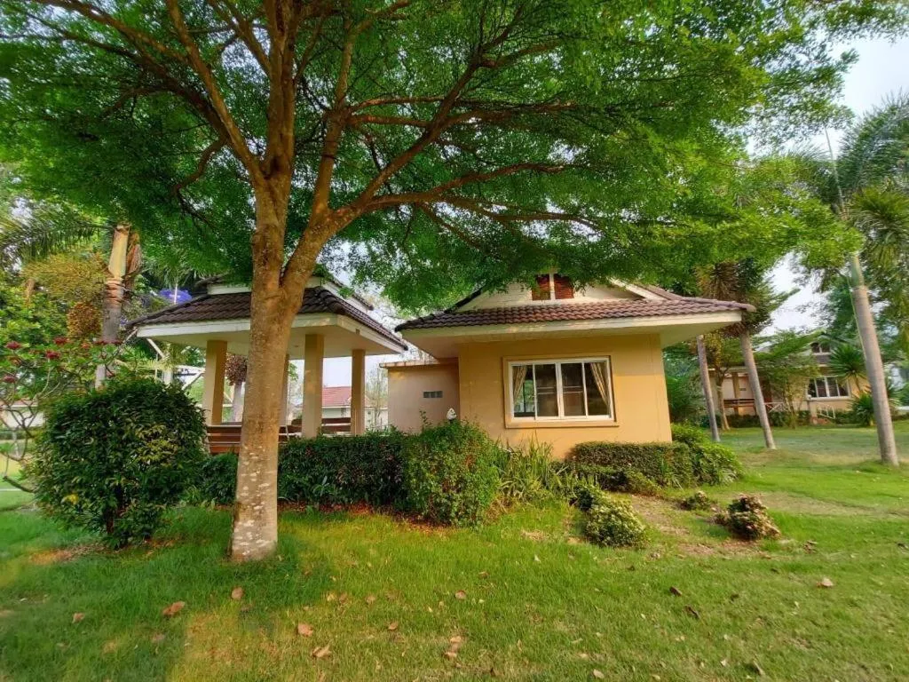 Tanaosri & Creekside Resort