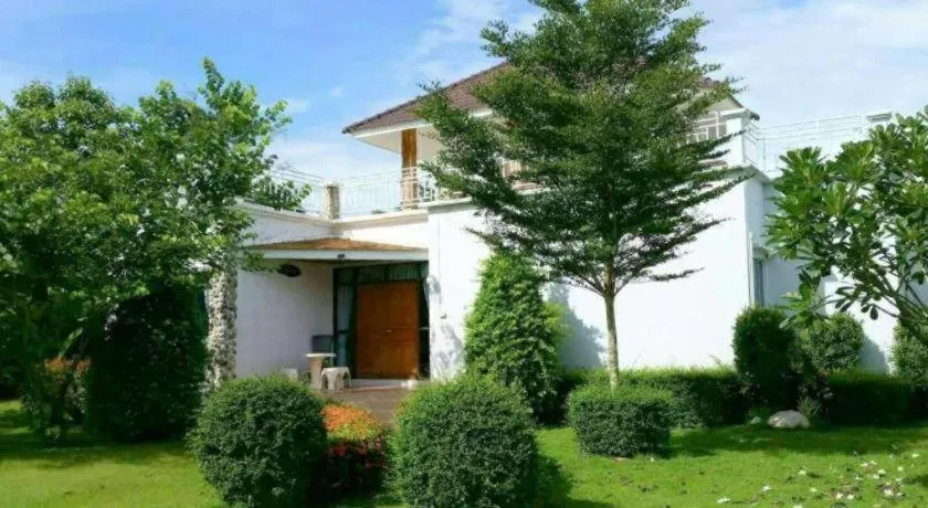 Tanaosri & Creekside Resort