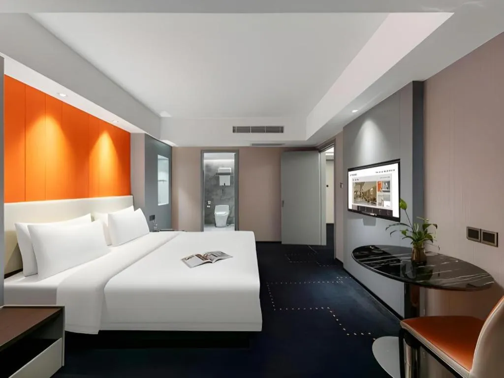 Bed in Aishang Hotel (Lecong Furniture Mall, Foshan)