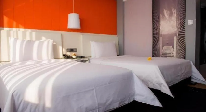 Bed in Aishang Hotel (Lecong Furniture Mall, Foshan)