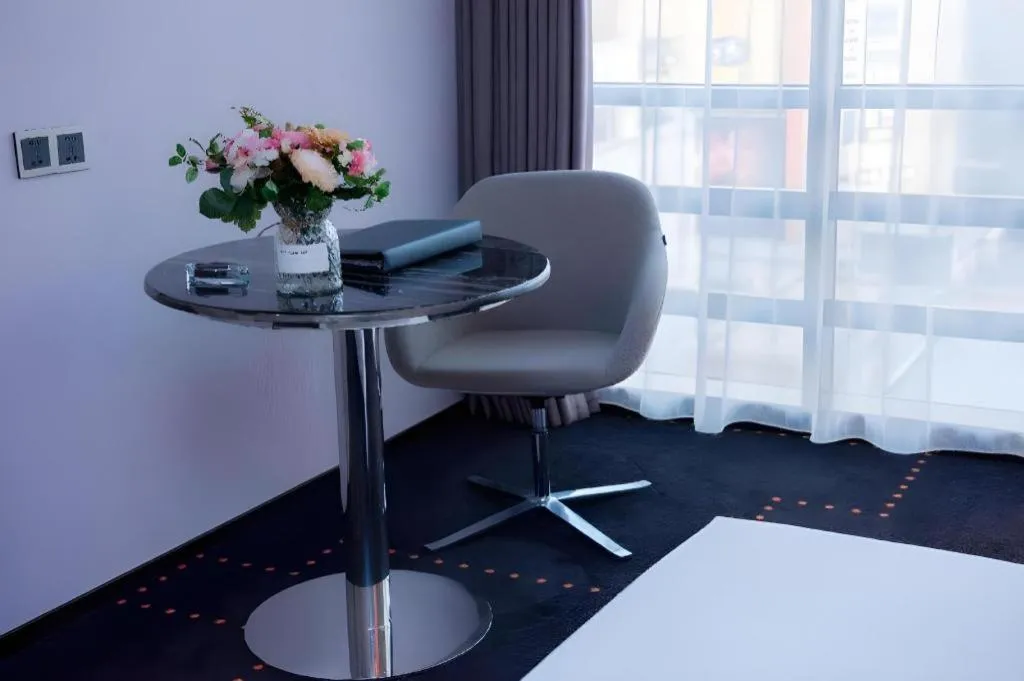 Bed in Aishang Hotel (Lecong Furniture Mall, Foshan)