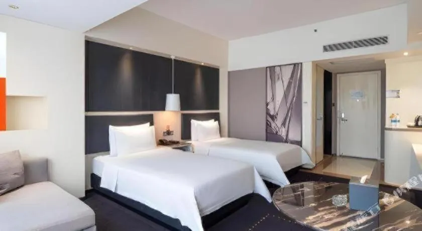 Bed in Aishang Hotel (Lecong Furniture Mall, Foshan)