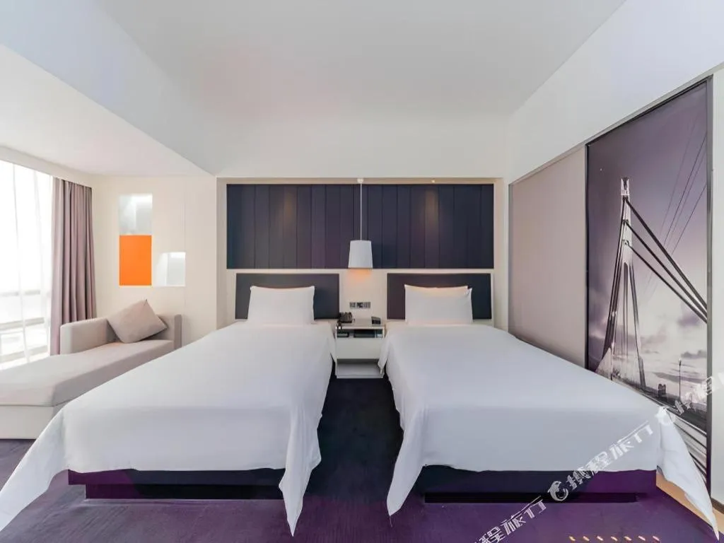 Bed in Aishang Hotel (Lecong Furniture Mall, Foshan)