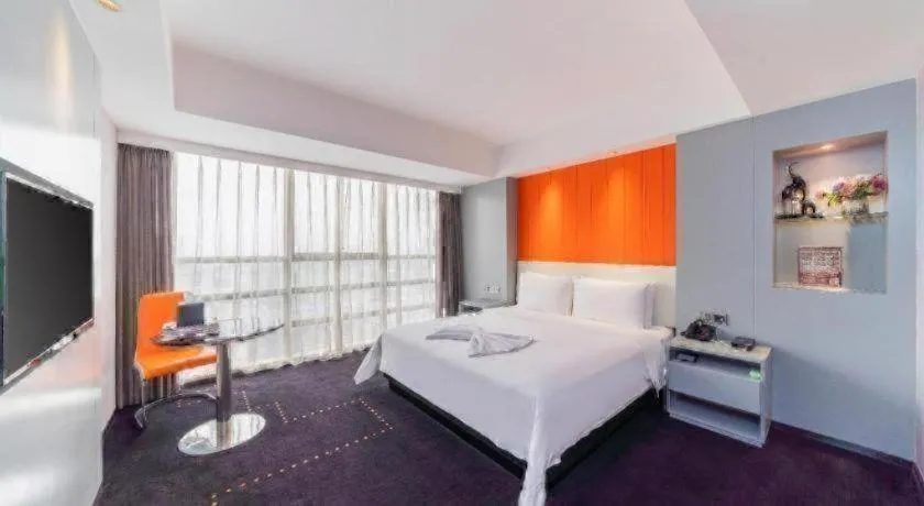 Bed in Aishang Hotel (Lecong Furniture Mall, Foshan)