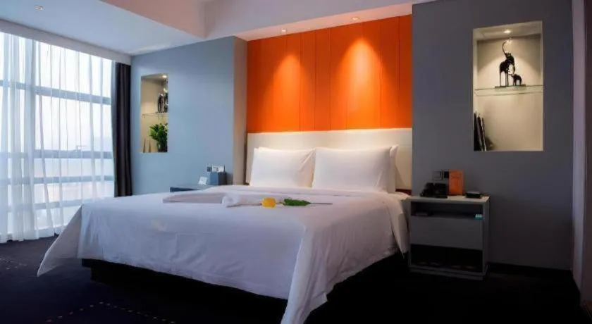 Bed in Aishang Hotel (Lecong Furniture Mall, Foshan)