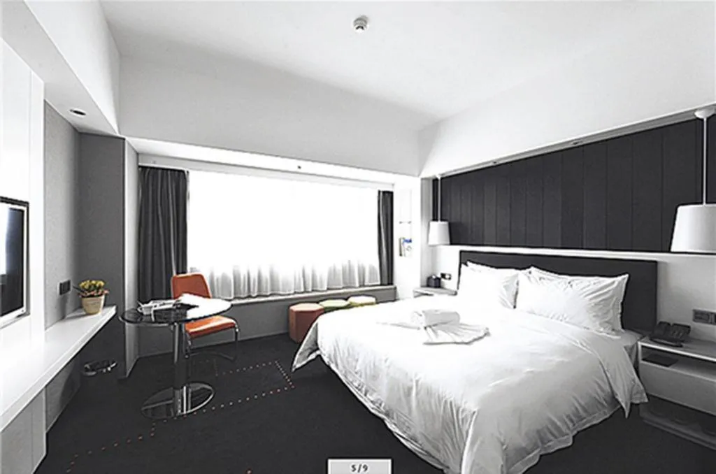 Bed in Aishang Hotel (Lecong Furniture Mall, Foshan)