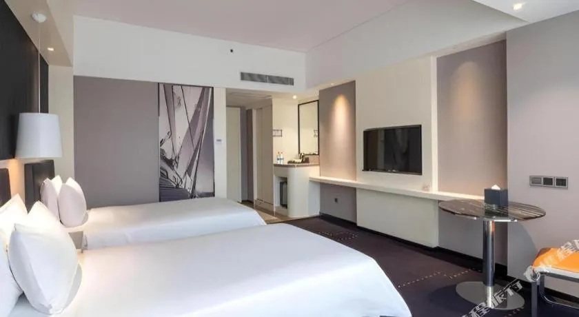 Bed in Aishang Hotel (Lecong Furniture Mall, Foshan)