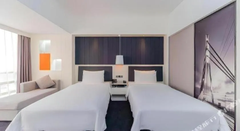 Bed in Aishang Hotel (Lecong Furniture Mall, Foshan)