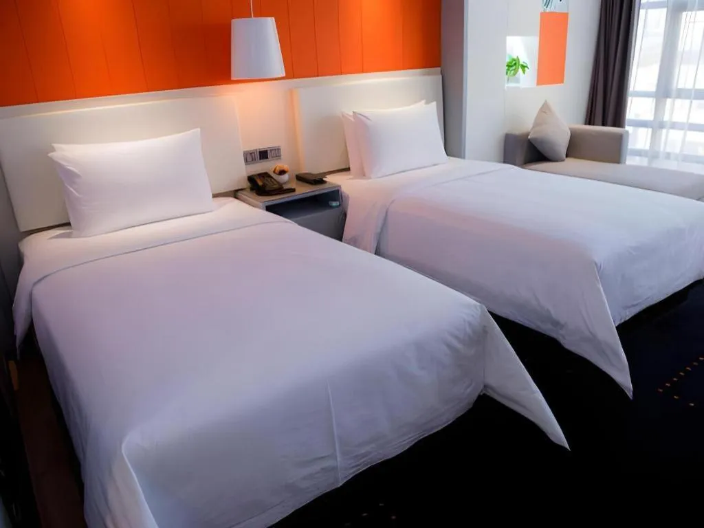 Bed in Aishang Hotel (Lecong Furniture Mall, Foshan)