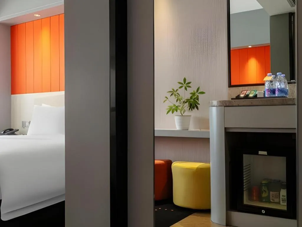 Bed in Aishang Hotel (Lecong Furniture Mall, Foshan)