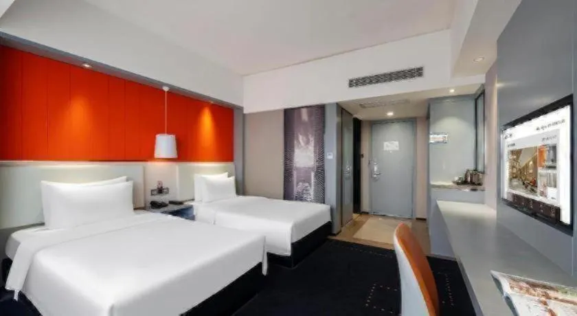 Bed in Aishang Hotel (Lecong Furniture Mall, Foshan)