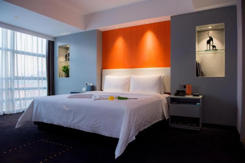 Bed in Aishang Hotel (Lecong Furniture Mall, Foshan)