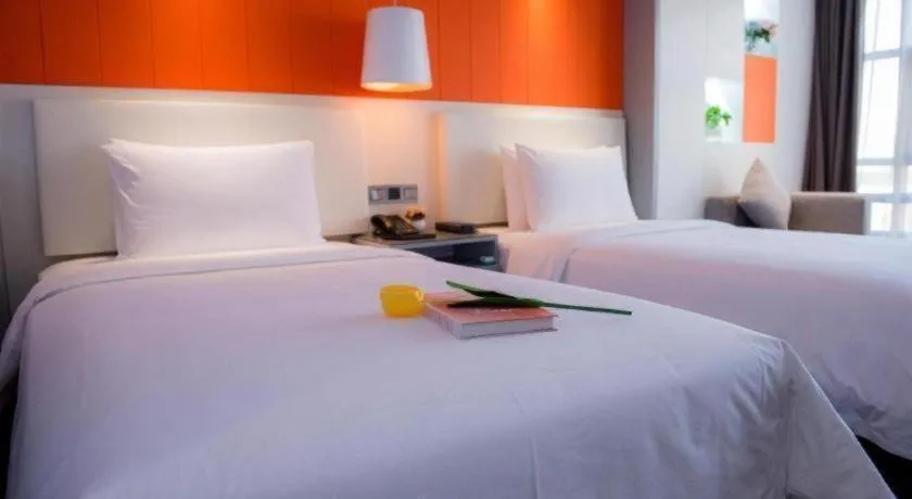 Bed in Aishang Hotel (Lecong Furniture Mall, Foshan)