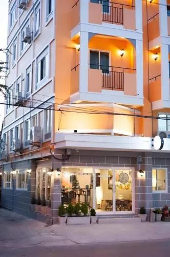 Hoppers Place Donmuang Hostel