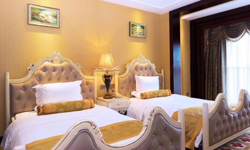 Bed in Taishan Bojue Hotel