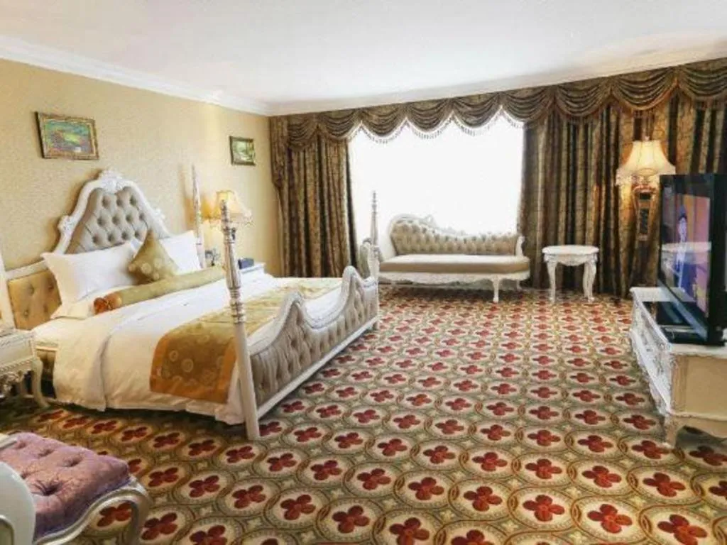 Bed in Taishan Bojue Hotel