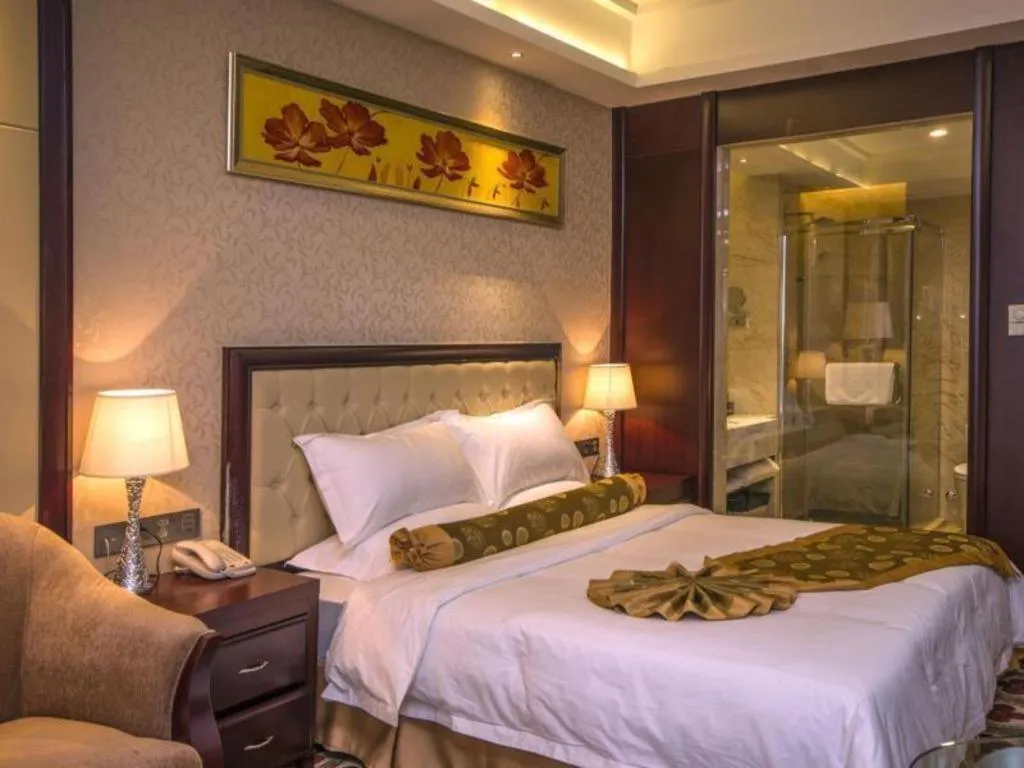 Bed in Taishan Bojue Hotel