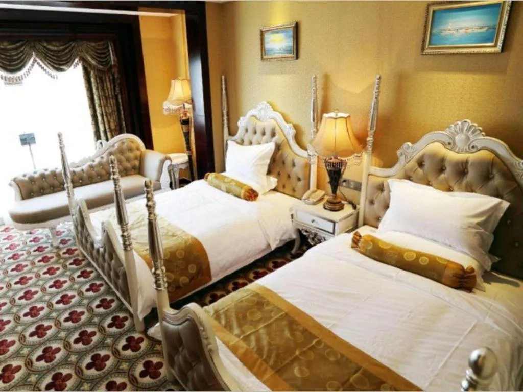 Bed in Taishan Bojue Hotel