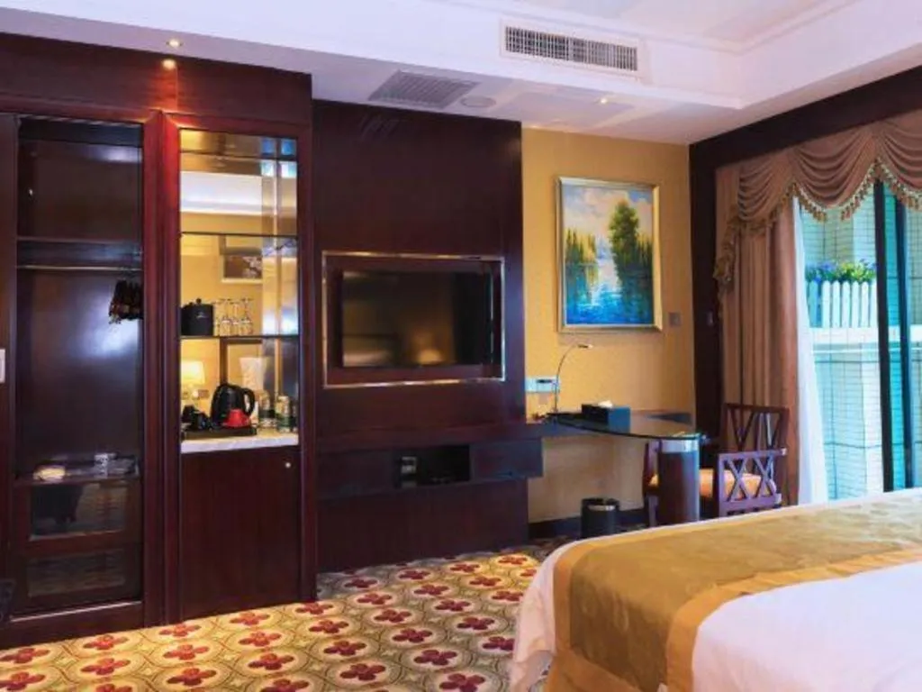 Bed in Taishan Bojue Hotel