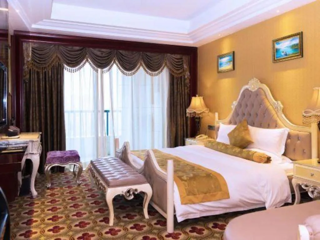 Bed in Taishan Bojue Hotel