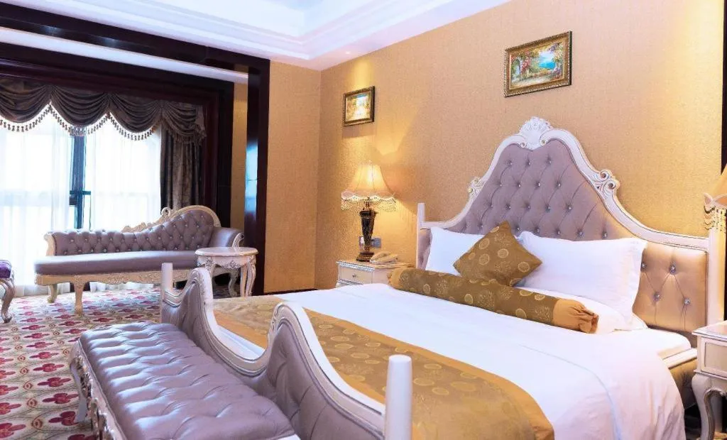 Bed in Taishan Bojue Hotel