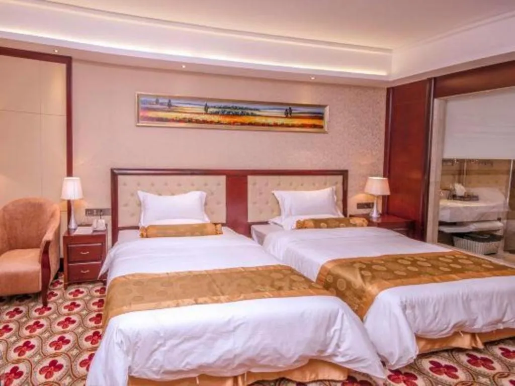 Bed in Taishan Bojue Hotel