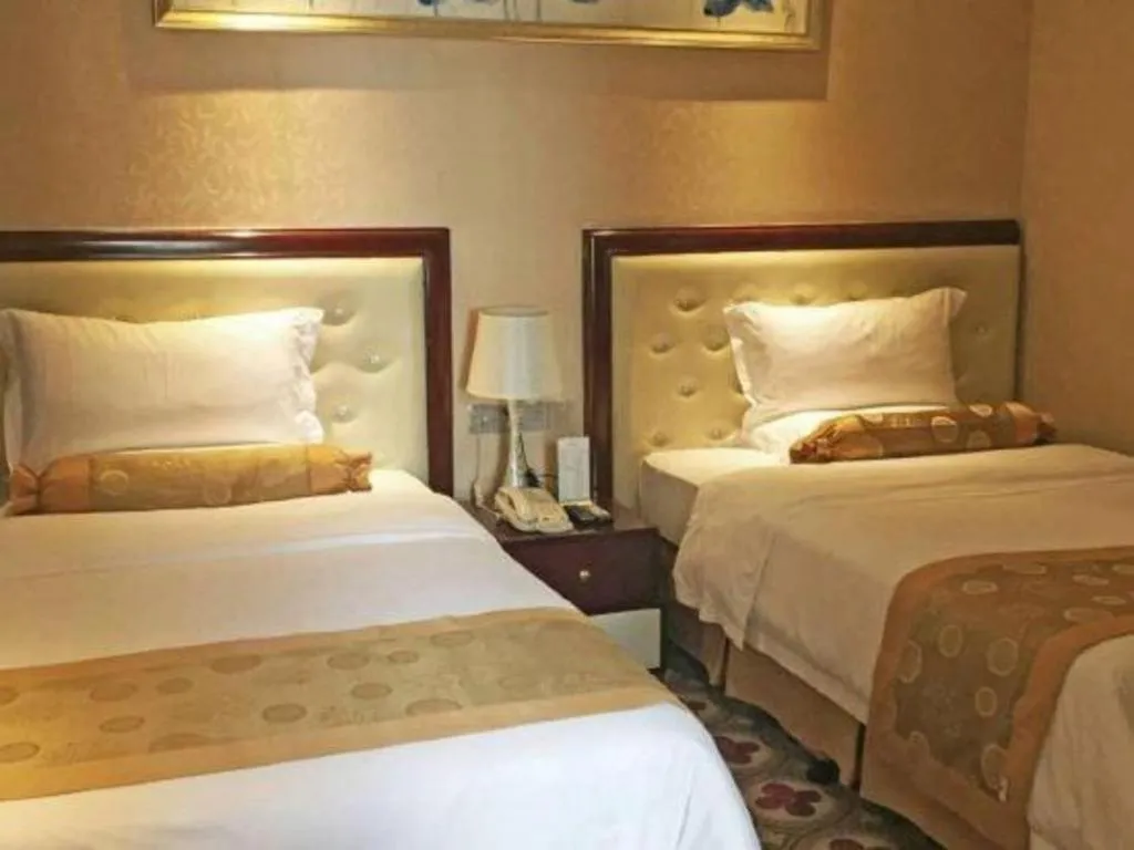 Bed in Taishan Bojue Hotel