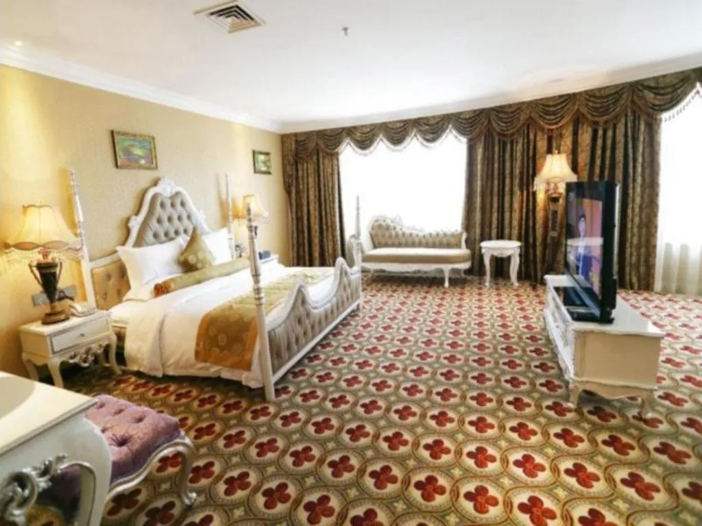 Bed in Taishan Bojue Hotel