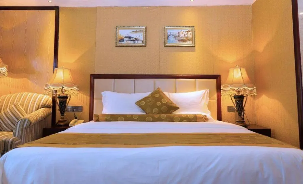 Bed in Taishan Bojue Hotel