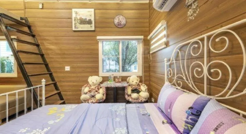 Bed in Greenview Resort